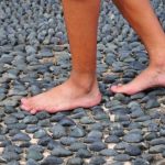 Berjalan Tanpa Alas Kaki