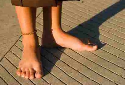 Berjalan Tanpa Alas Kaki